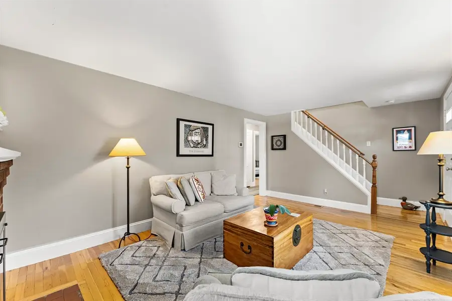 1052 Greendale Ave, Needham, MA 02492 - Image #3