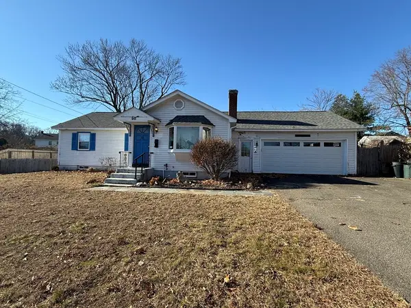 98 Greenpoint Cir, Chicopee, MA 01020