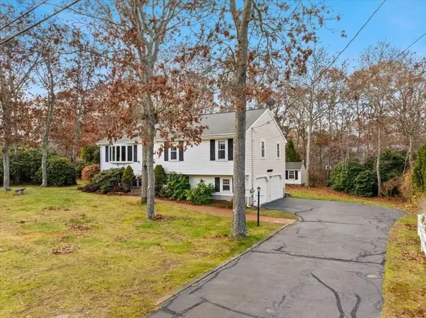 7 Portside Dr, Bourne, MA 02559