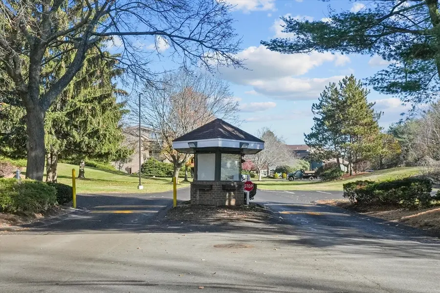 9 Ledgewood Way #6, Peabody, MA 01960 - Image #2