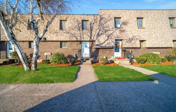 172 Beekman Dr #172, Agawam, MA 01001