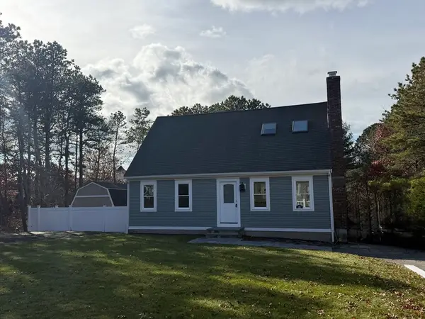 35 Claulise Ln, Mashpee, MA 02649