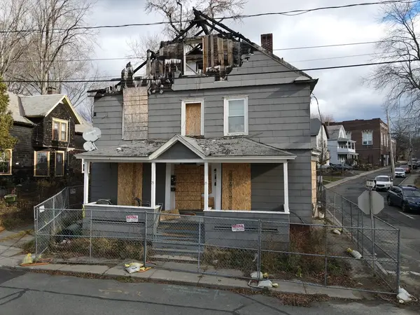 75 School St, Greenfield, MA 01301