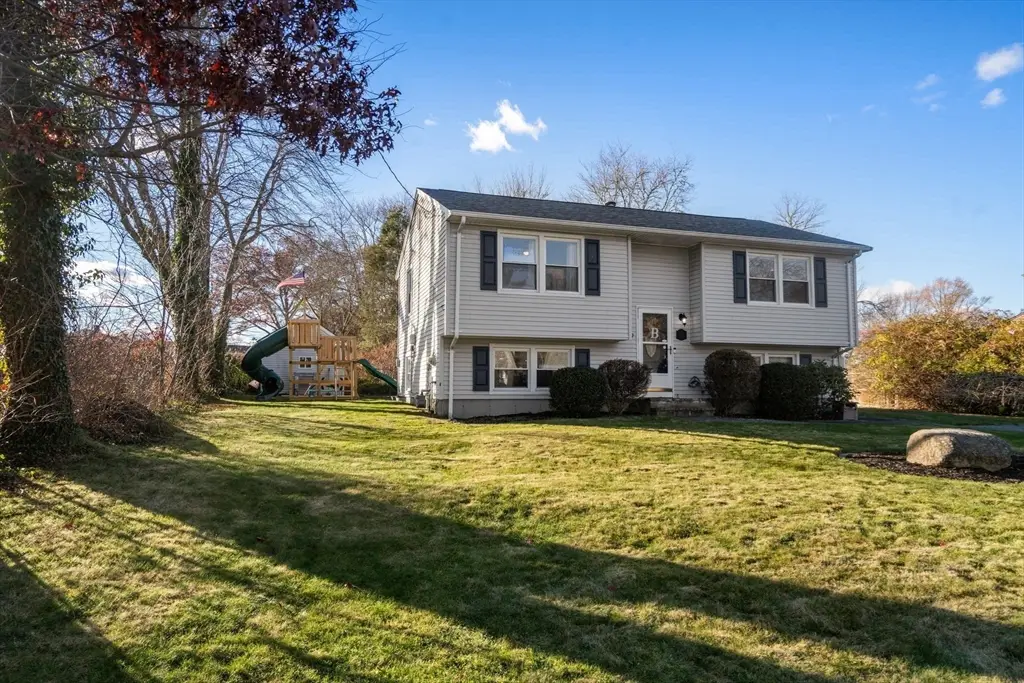 319 Northwest St, Acushnet, MA 02743 - Image #1