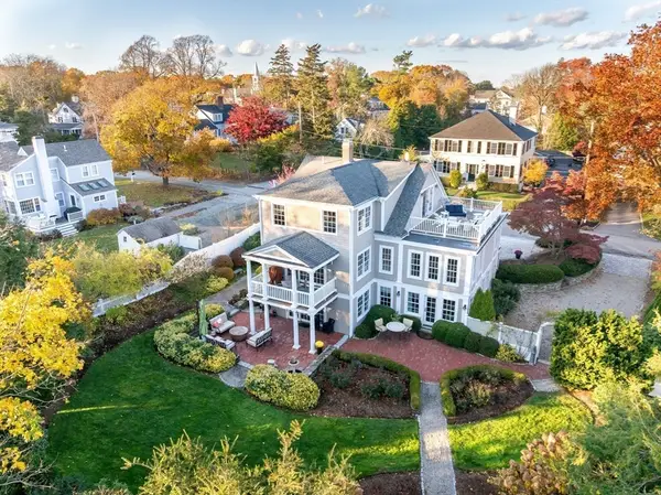 17 Winsor St, Duxbury, MA 02332