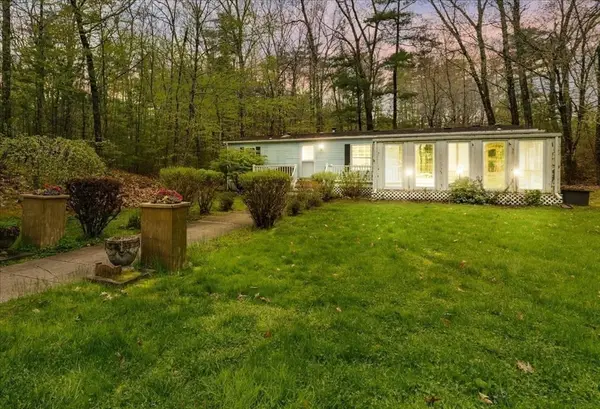 84 Forest Rd, Salisbury, MA 01952