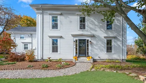 13 Blackstone St, Mendon, MA 01756