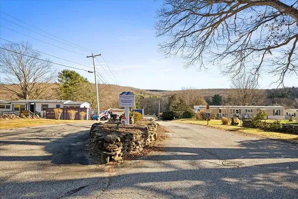 21 Ash Ln, Wales, MA 01081