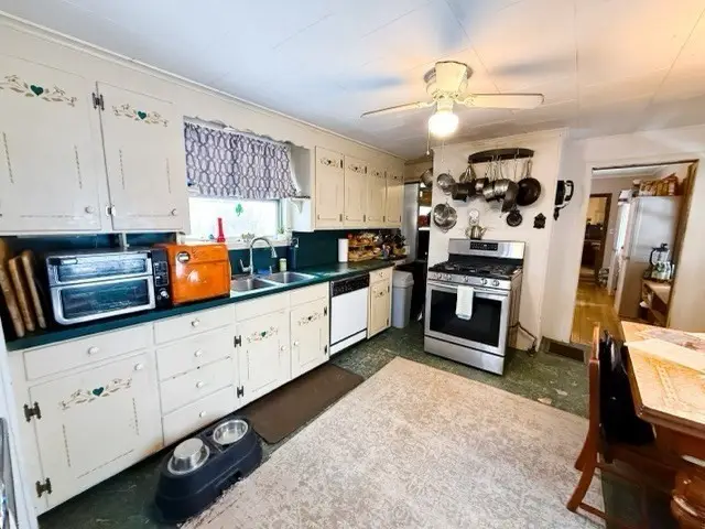 118 Elm St, Amesbury, MA 01913 - Image #2