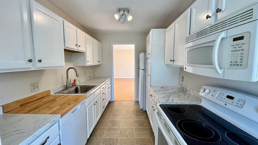 16 Collins St #16, Chicopee, MA 01022 - Image #3