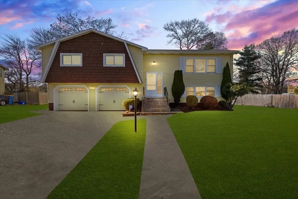 30 Hemlock Ter, Randolph, MA 02368 - Image #1