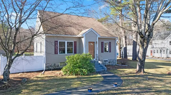 1572 Bridge St, Dracut, MA 01826