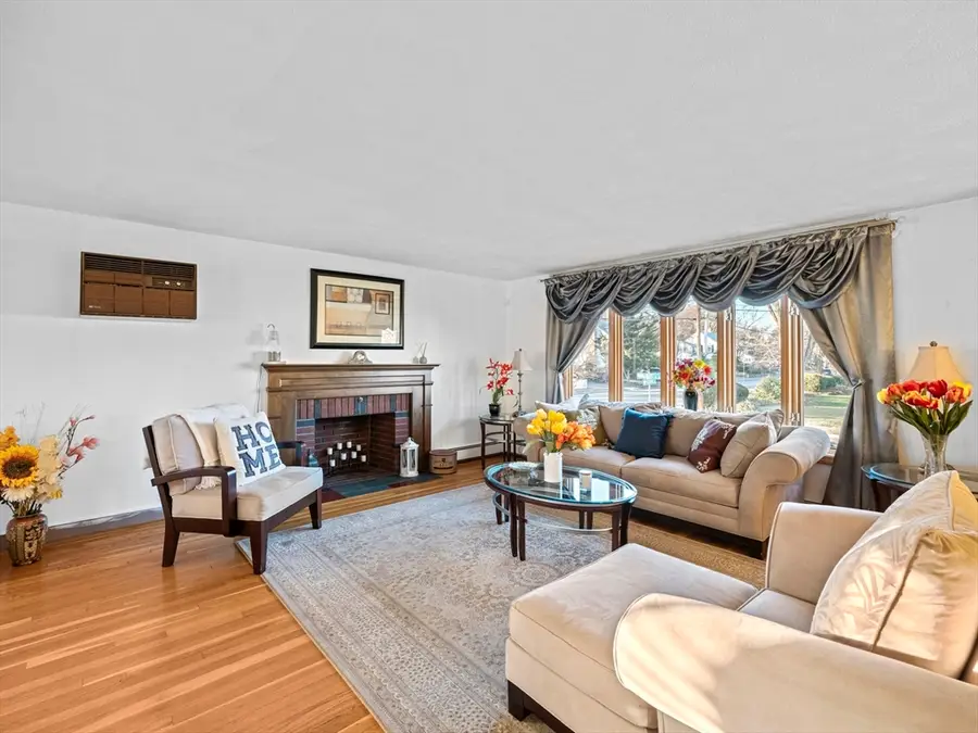 1 Mansfield Dr, Wakefield, MA 01880 - Image #3