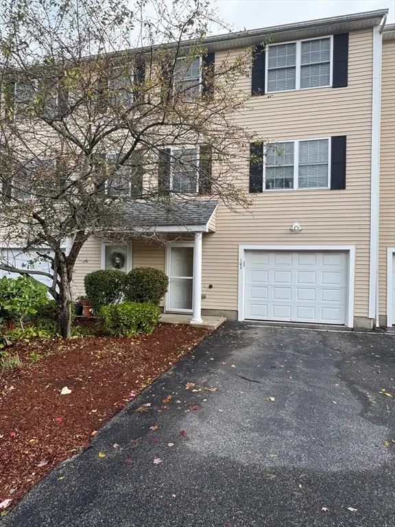 81 Salem Rd #102, Billerica, MA 01821