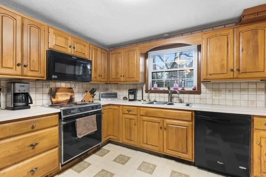 95 Bellflower Rd, Billerica, MA 01821 - Image #3