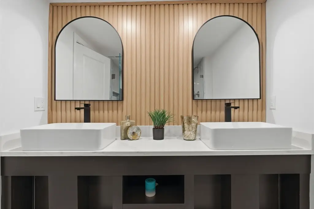 35 Oak St, Tewksbury, MA 01876 - Image #1