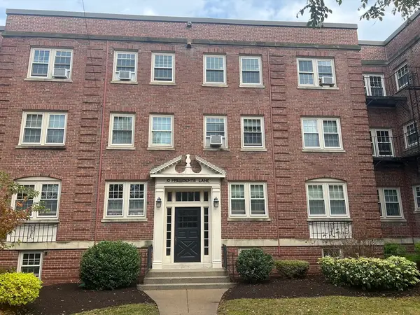 10 Presidents Ln #10, Quincy, MA 02169