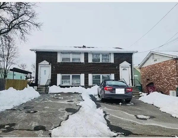 23 Hillcrest Dr, Lowell, MA 01851