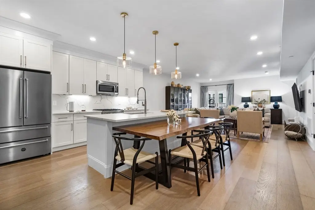 258-260 W 3rd St #1, Boston, MA 02127 - Image #1