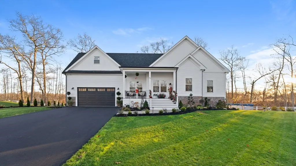 46 Magnolia Dr, Swansea, MA 02777 - Image #1