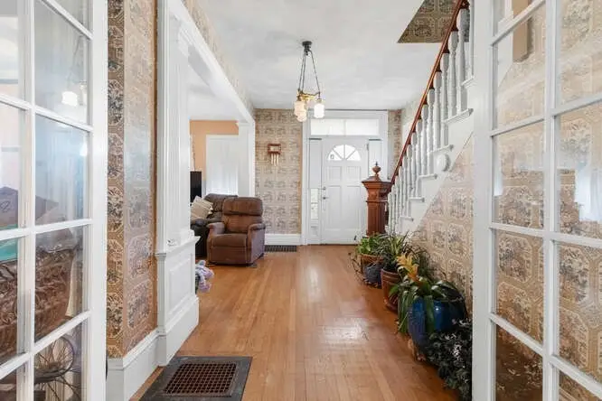 16 Hollingsworth St, Lynn, MA 01902 - Image #2