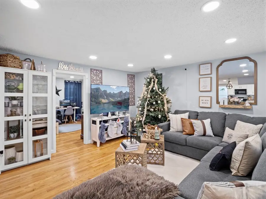 8 Clarks Ct, Lowell, MA 01852 - Image #3