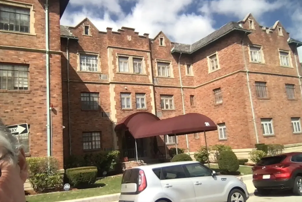 21 Fruit St, Worcester, MA 01609 - Image #1