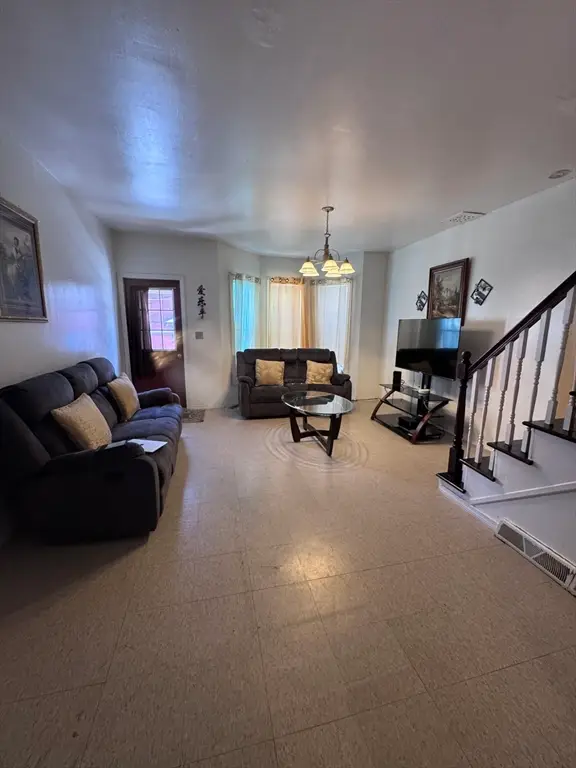 77 Newton St, Holyoke, MA 01040 - Image #1