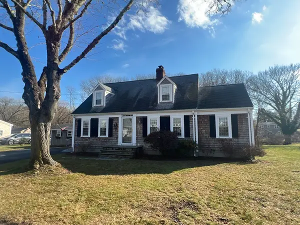 44 Arrowhead Ln, Dartmouth, MA 02748