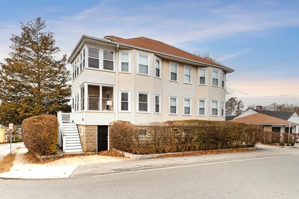 35 Richardson St #2, Wakefield, MA 01880 - Image #1