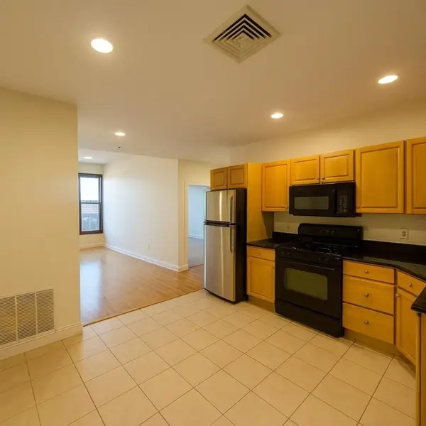 7 Central Sq #203, Lynn, MA 01901