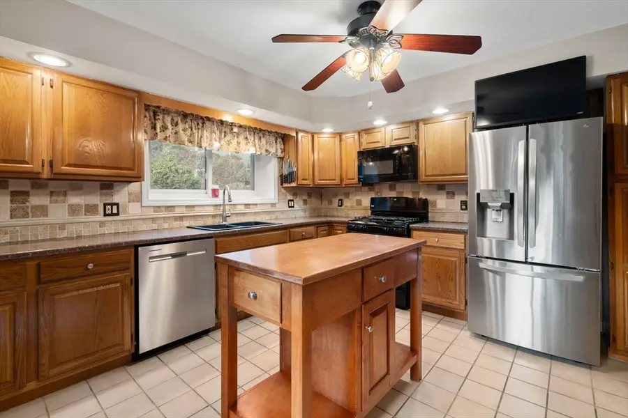 7 Gentry Ln #7, Uxbridge, MA 01569 - Image #2