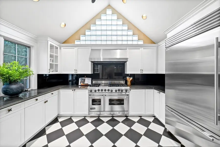 35 Glen Grn, Winchester, MA 01890 - Image #3