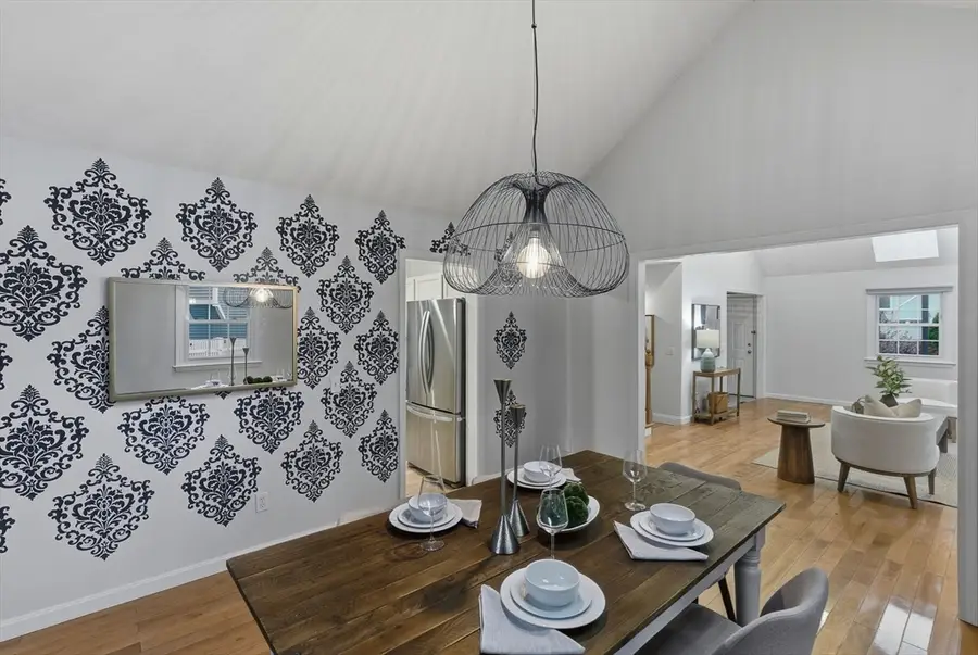 5 Aspen Cir, Bedford, MA 01730 - Image #2