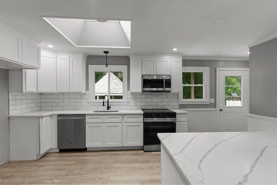 249 Barneyville Rd, Swansea, MA 02777 - Image #2