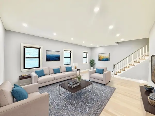 15 Berwick St #15, Melrose, MA 02176