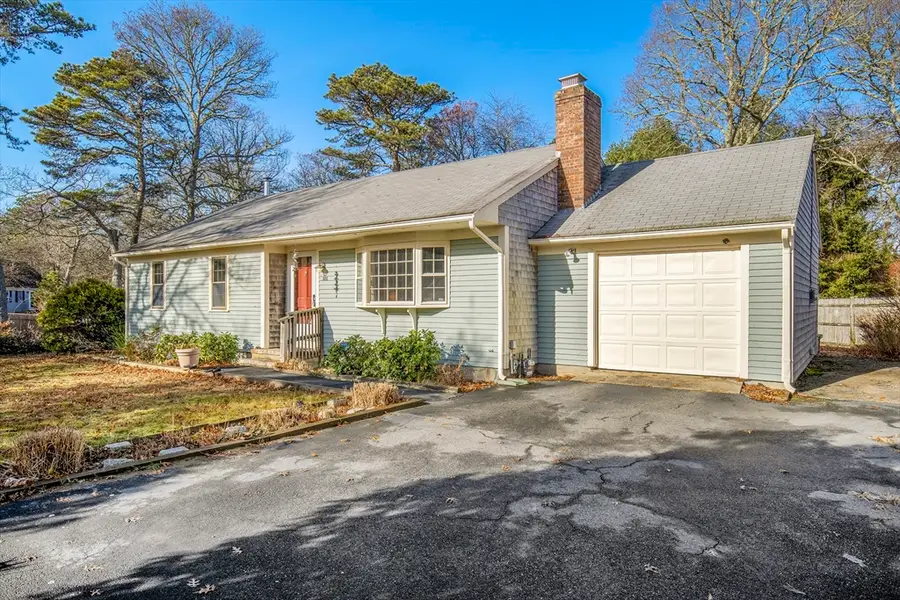 386 Bishops Ter, Hyannis, MA 02601 - Image #2