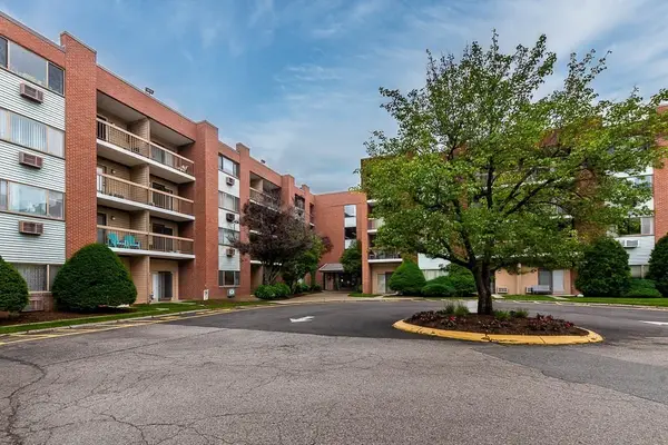 4975 Washington #306, Boston, MA 02132