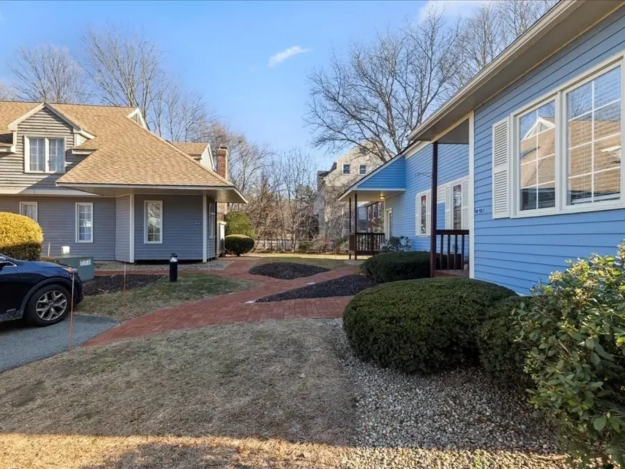 4 Strathmore Shire Dr #B, Uxbridge, MA 01569 - Image #2