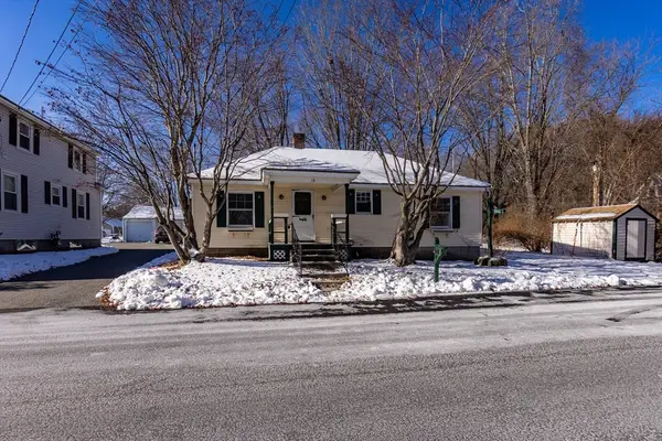 18 Storey St, Westford, MA 01886