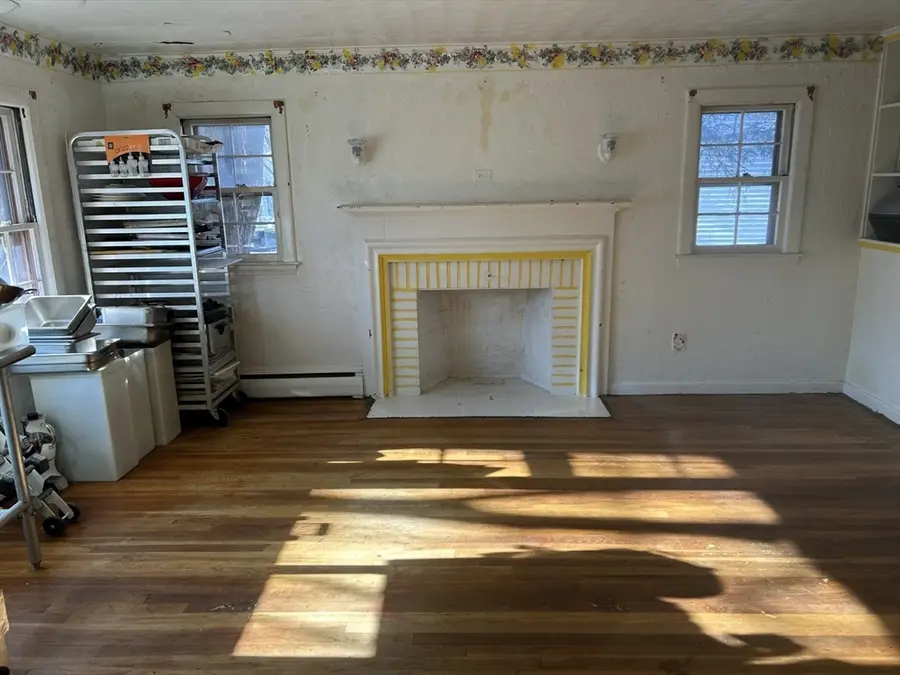 48 Burnett St, Melrose, MA 02176 - Image #3