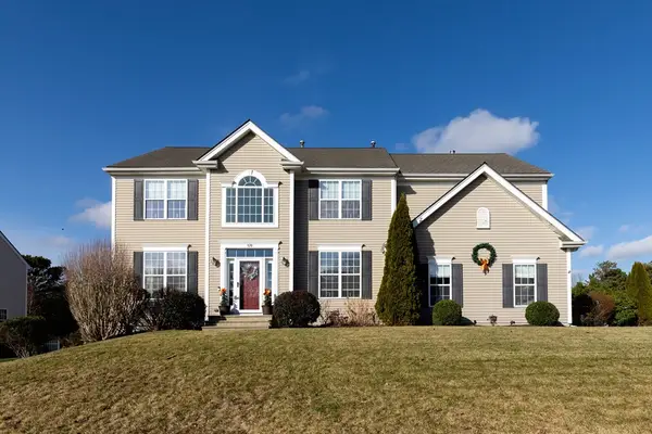 520 Raymond Rd, Plymouth, MA 02360