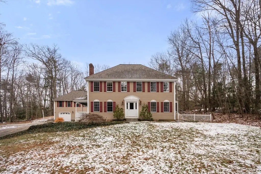 62 Allen Rd, Sturbridge, MA 01566 - Image #1