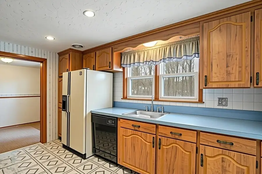 28 Bayberry Ln, Cohasset, MA 02025 - Image #3