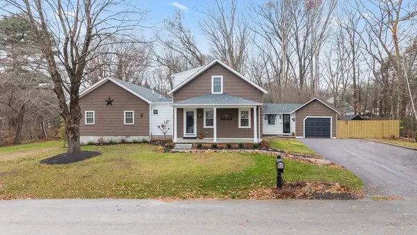 7 Nipmuck Dr, Webster, MA 01570