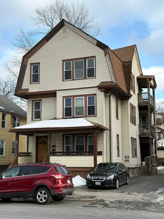797 Carew St, Springfield, MA 01104