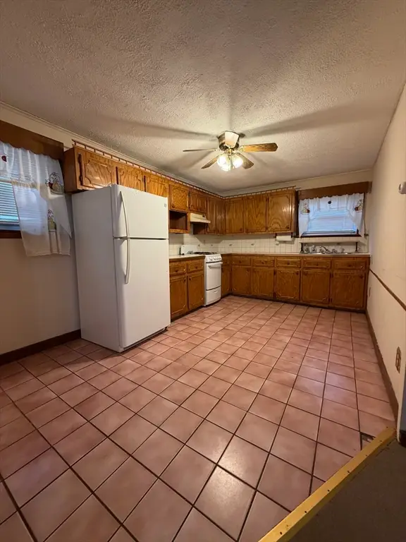 68 Cross St, Fall River, MA 02723 - Image #2