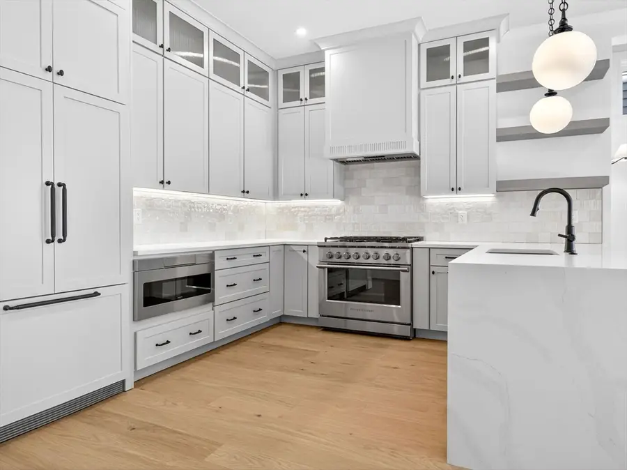 427 E 6th St #1, Boston, MA 02127 - Image #3