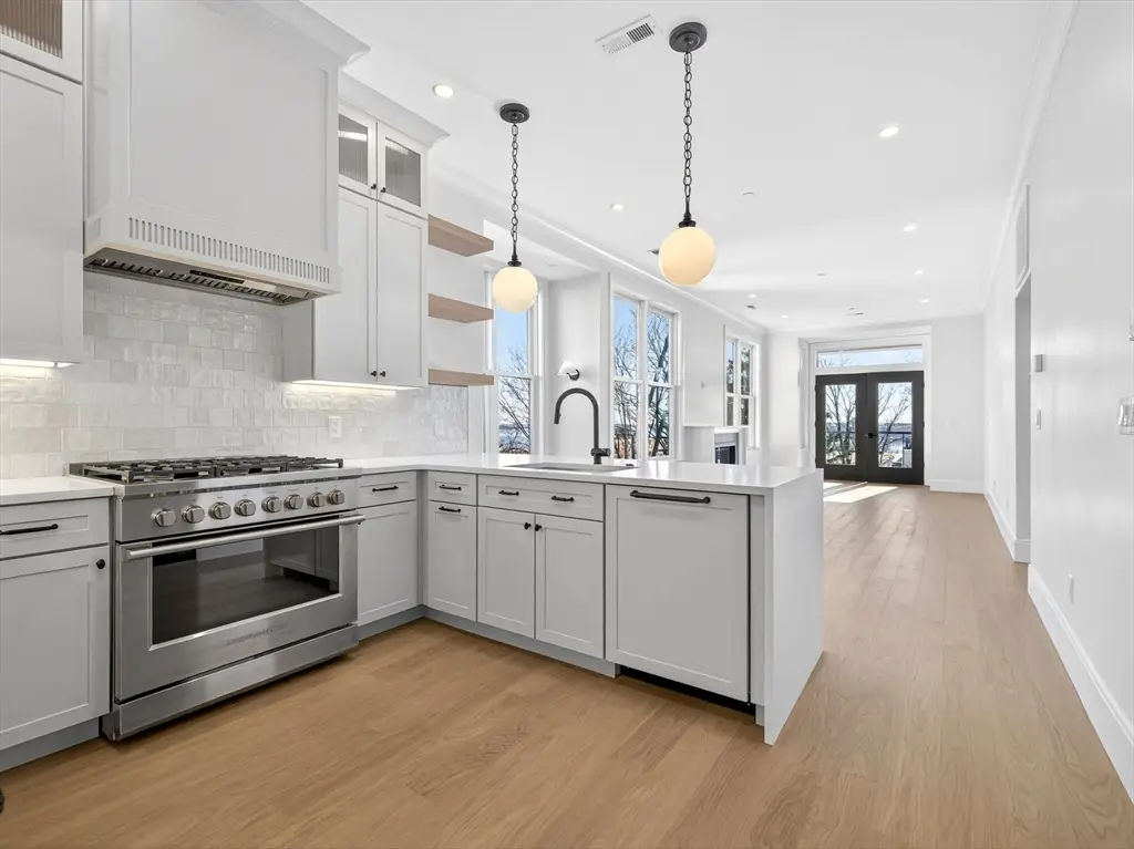 427 E 6th St #2, Boston, MA 02127 - Image #1