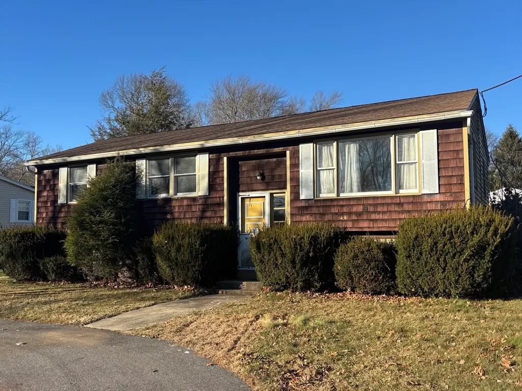 30 Tennyson Dr, Swansea, MA 02777 - Image #1